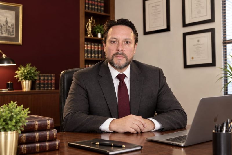 Johnny Hermosilla Z., Socio y Director Jurídico